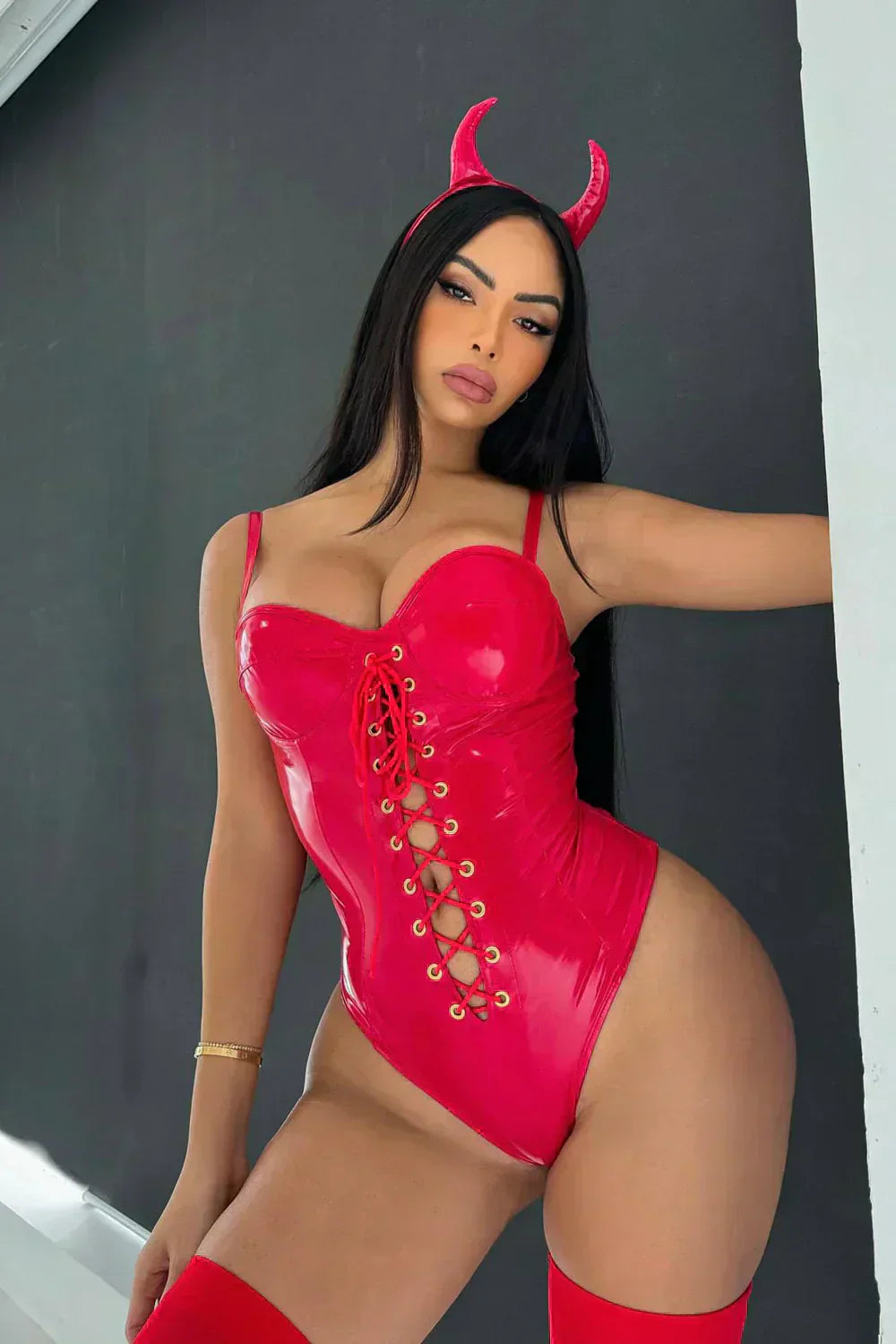 Sinfully Sexy Devil 2-Piece Costume Set – Red