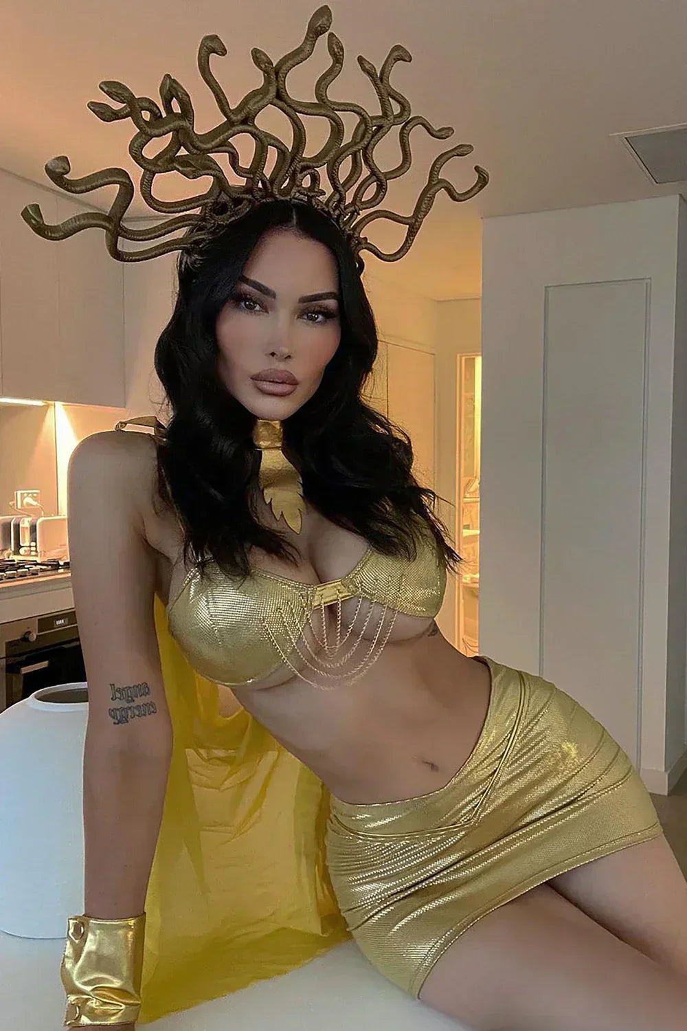Gilded Gorgon 5-Piece Medusa Costume Set – Gold
